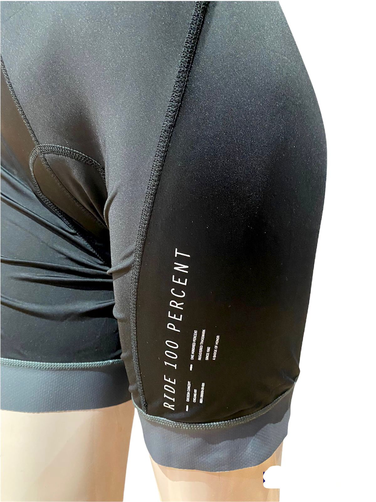 BIB SHORT 100% EXCEEDA DAMA NEGRO/GRIS