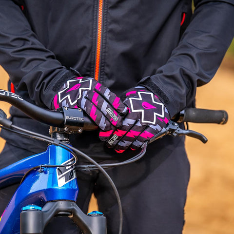  Muc Off Bolt MTB - Guantes de ciclismo sin cordones para MTB/BMX/Gravel/Road  Bikes - Guantes de ciclismo de montaña compatibles con pantalla táctil para  hombres y mujeres : Ropa, Zapatos y